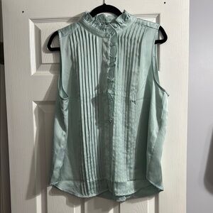 Ann Taylor Green Pleated Sleeveless Blouse with Mandarin Collar